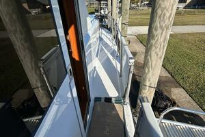 60' Jefferson starboard side deck1