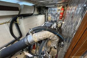 60' Jefferson port engine room forward