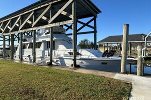 60' Jefferson starboard forward profile