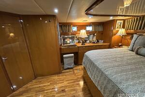 60' Jefferson master stateroom starboard