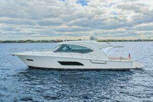 2015 Riviera 565 SUV thumbnail 19