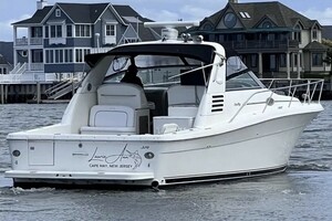1998 Sea Ray 330 Express thumbnail 1