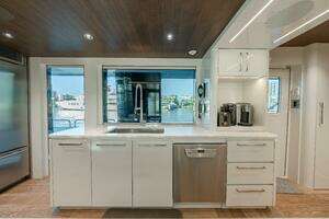 2018 Westport Raised Pilothouse thumbnail 13
