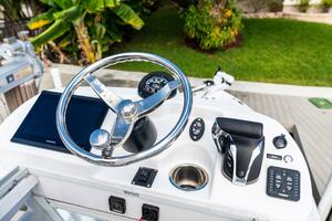 24ft Everglades Yacht For Sale