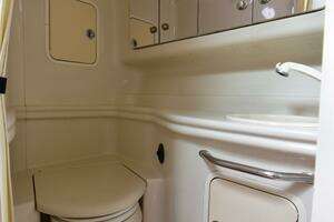 2006 Sea Ray 320 Sundancer thumbnail 24