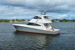 2019 Viking 68 Enclosed Bridge thumbnail 73