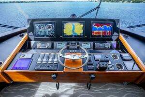 2019 Viking 68 Enclosed Bridge thumbnail 58