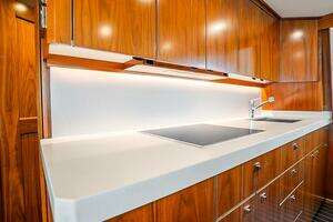 2019 Viking 68 Enclosed Bridge thumbnail 37