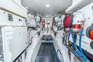 2019 Viking 68 Enclosed Bridge thumbnail 21