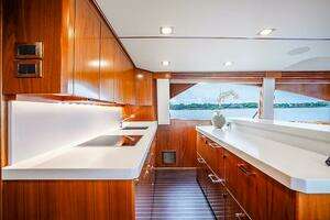 2019 Viking 68 Enclosed Bridge thumbnail 36