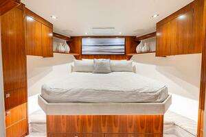 2019 Viking 68 Enclosed Bridge thumbnail 44