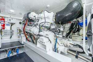 2019 Viking 68 Enclosed Bridge thumbnail 24