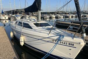 Hazyblur 28ft Hunter Yacht For Sale