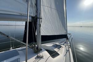 Hazyblur 28ft Hunter Yacht For Sale