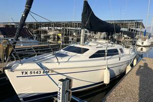 Hazyblur 28ft Hunter Yacht For Sale