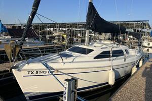 Hazyblur 28ft Hunter Yacht For Sale