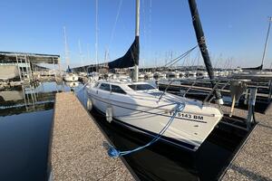 Hazyblur 28ft Hunter Yacht For Sale