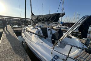 Hazyblur 28ft Hunter Yacht For Sale