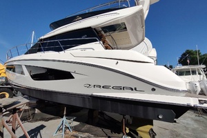 2021 Regal 42 Fly thumbnail 4