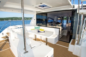 Isola 40ft Robertson  amp  Caine Yacht For Sale