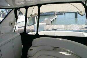 1996 Hatteras 39 Sport Express thumbnail 11