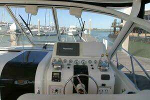 1996 Hatteras 39 Sport Express thumbnail 9