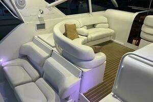 1996 Hatteras 39 Sport Express thumbnail 8