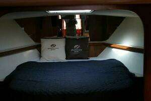 1996 Hatteras 39 Sport Express thumbnail 16