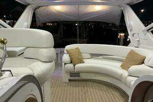 1996 Hatteras 39 Sport Express thumbnail 5