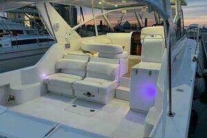 1996 Hatteras 39 Sport Express thumbnail 12