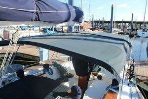 1990 Catalina 42 thumbnail 38