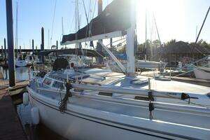 1990 Catalina 42 thumbnail 48