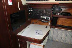 1990 Catalina 42 thumbnail 16