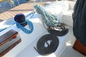 1990 Catalina 42 thumbnail 8