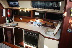 1990 Catalina 42 thumbnail 13