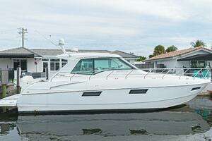 2012 Cruisers Yachts 48 Cantius thumbnail 1