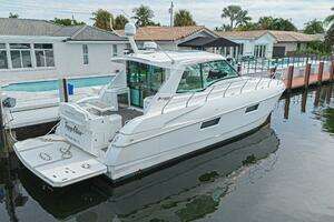 2012 Cruisers Yachts 48 Cantius thumbnail 3