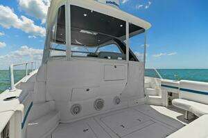 2019 Intrepid 475 Sport Yacht thumbnail 10