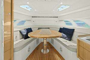 2019 Intrepid 475 Sport Yacht thumbnail 3