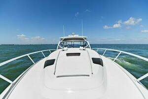 2019 Intrepid 475 Sport Yacht thumbnail 35