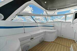 2019 Intrepid 475 Sport Yacht thumbnail 16