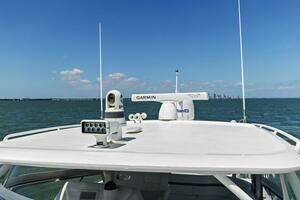 2019 Intrepid 475 Sport Yacht thumbnail 32