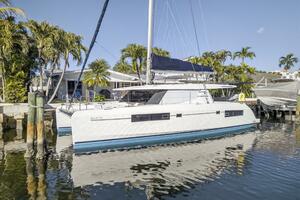 Yacht for sale SIDE BY SIDE