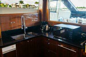 2010 Princess 95 M/Y thumbnail 52