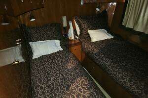 2003 Johnson Flybridge thumbnail 25