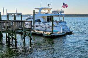 2003 Johnson Flybridge thumbnail 2