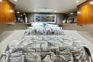 2021 Viking 68 Convertible thumbnail 45