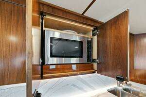 2021 Viking 68 Convertible thumbnail 28