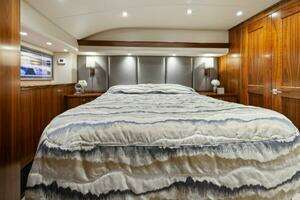 2021 Viking 68 Convertible thumbnail 33