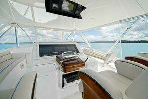 2021 Viking 68 Convertible thumbnail 4